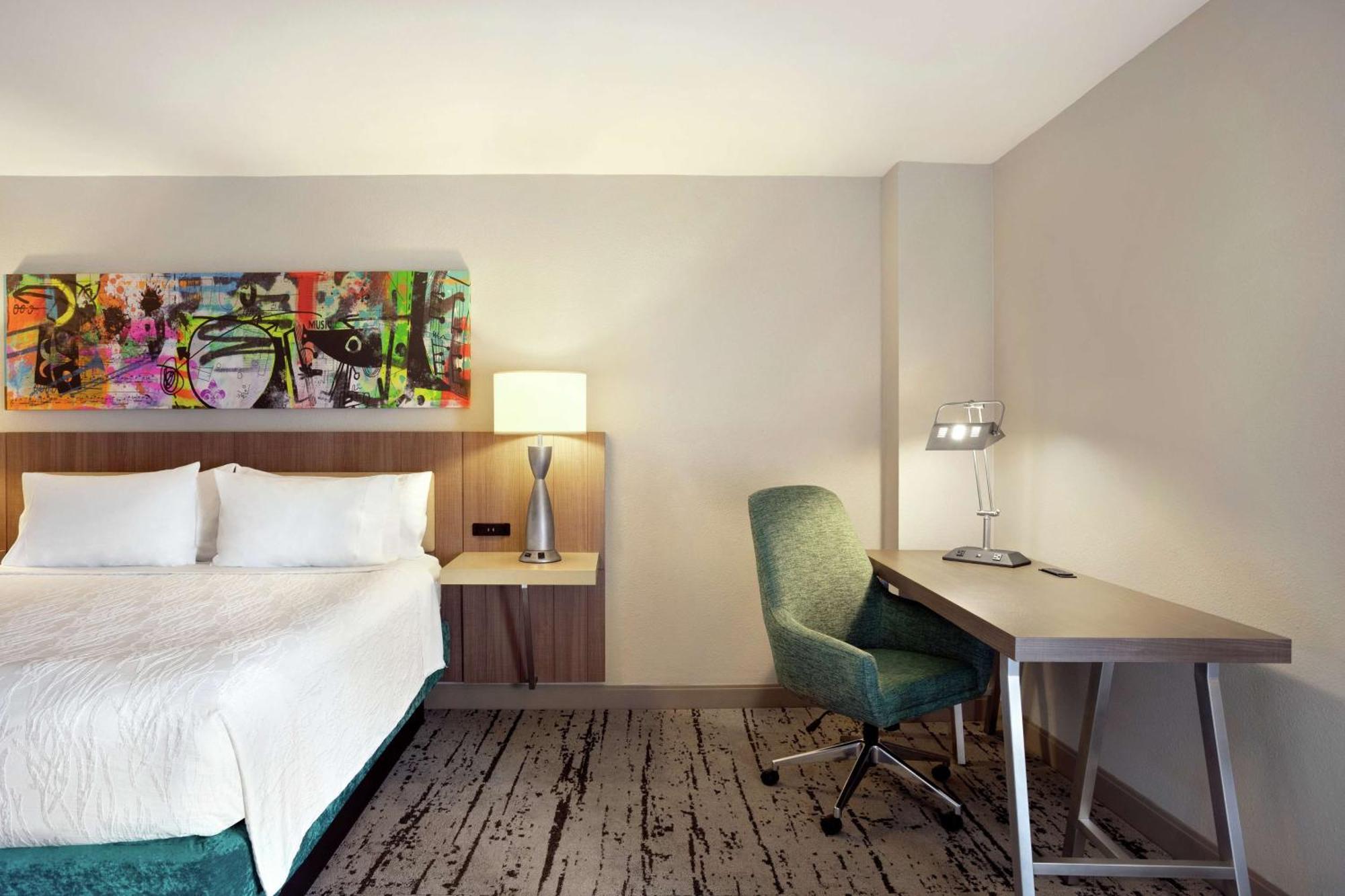 King Room Tub Mobility Hearing Access