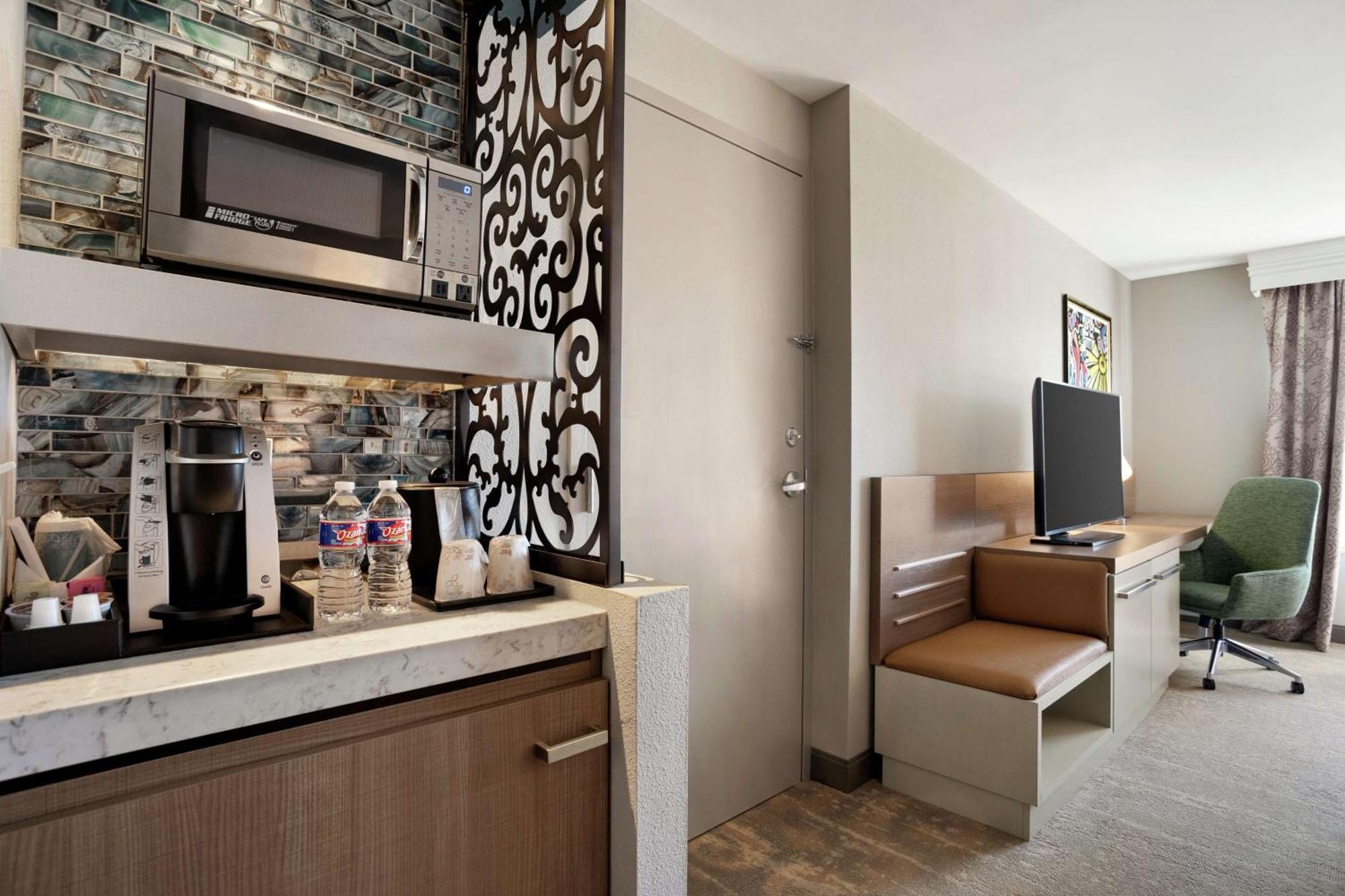 One-Bedroom King Suite