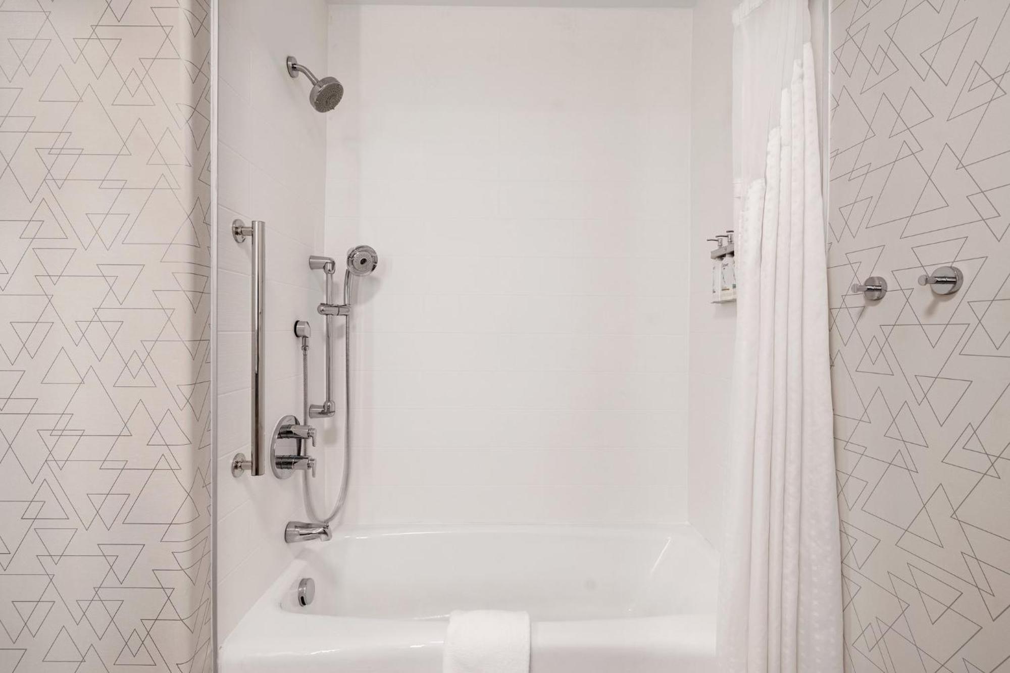 King Room - Mobility Access/Hearing Accessible