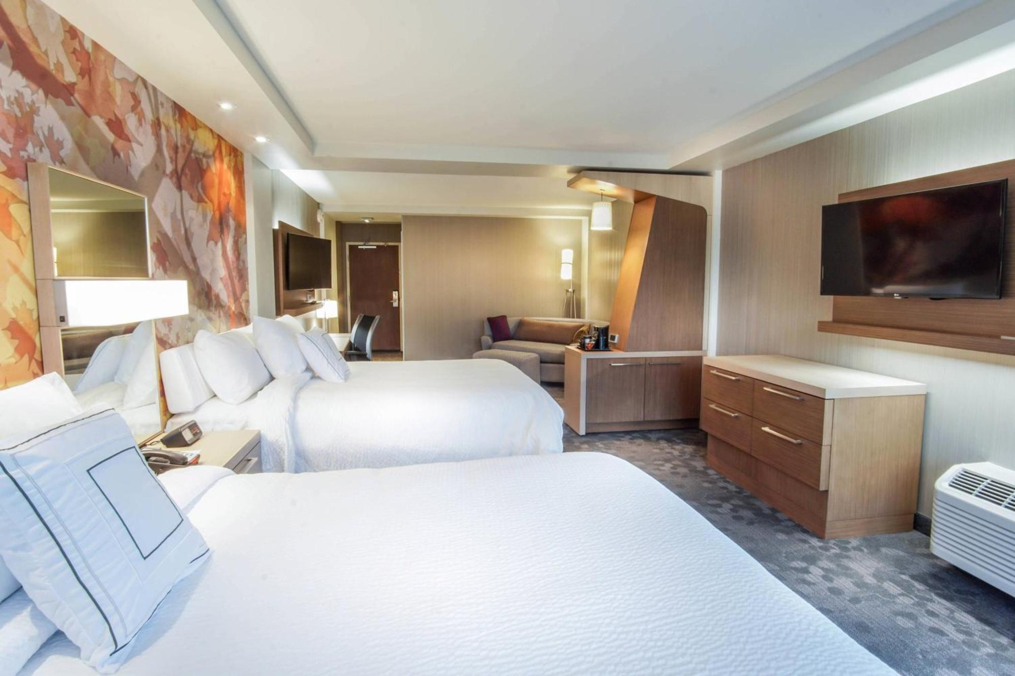Studio Two Queen Beds Bathtub Mobility Access,1552433485:JPEG