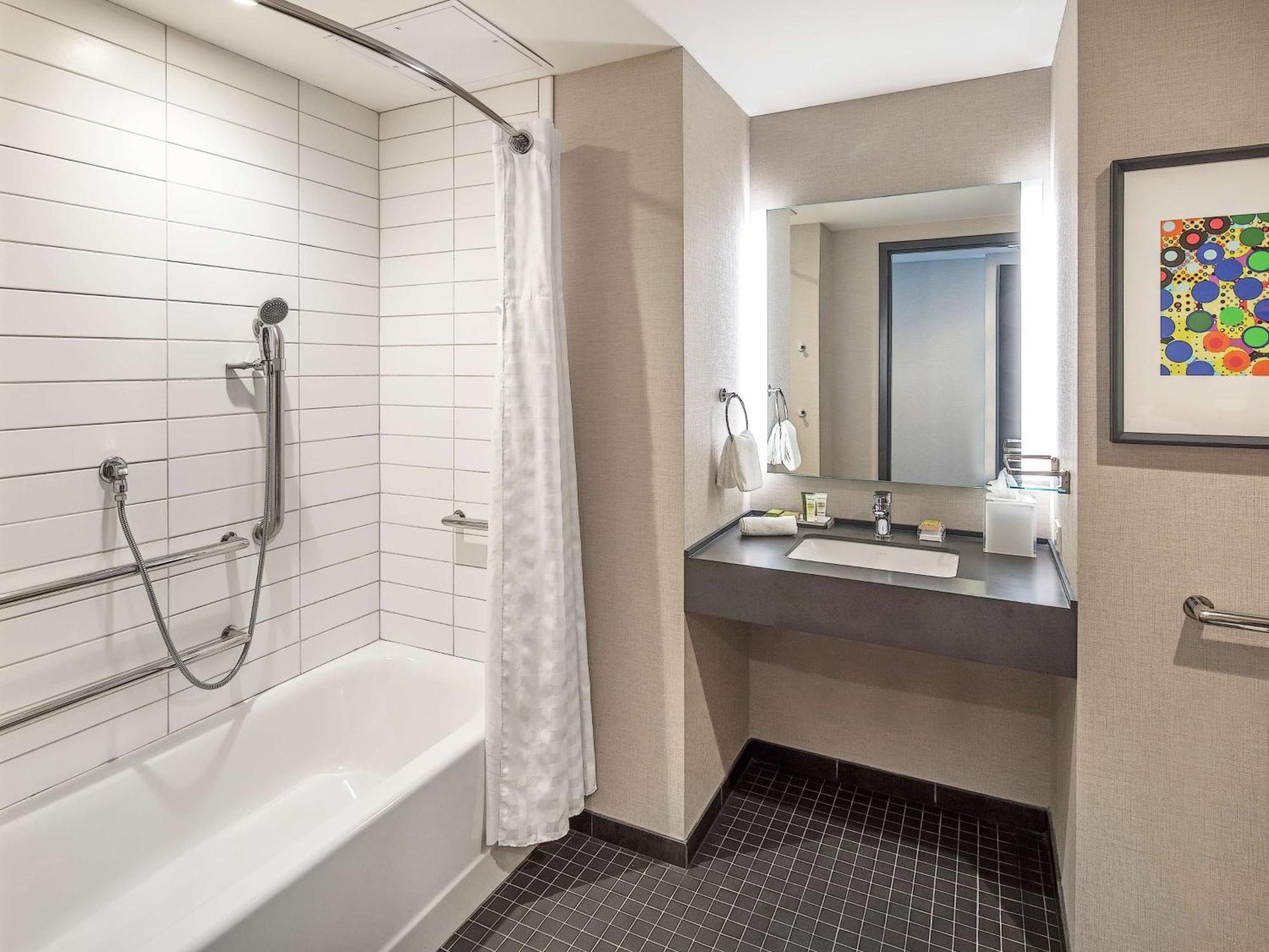 Queen Room Two Queen Beds Mobility Hearing Access