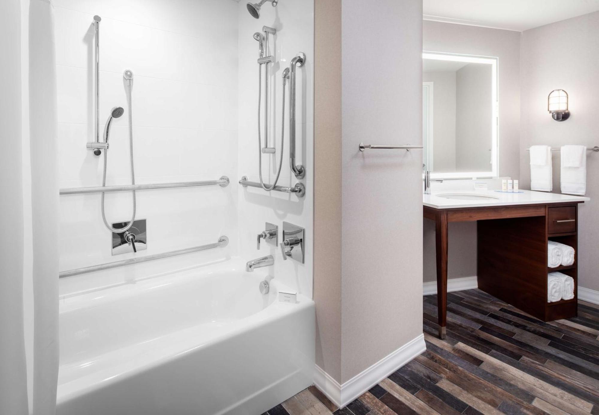 Queen Room Two Queen Beds Accessible Tub Mobility Access