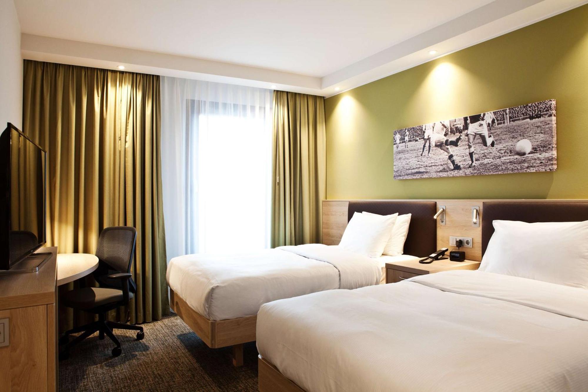 Twin Room,1552461502:JPEG
