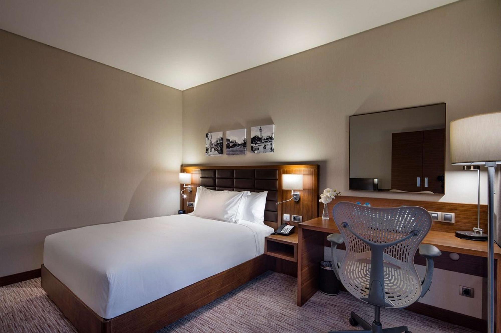 Queen Room Accessible