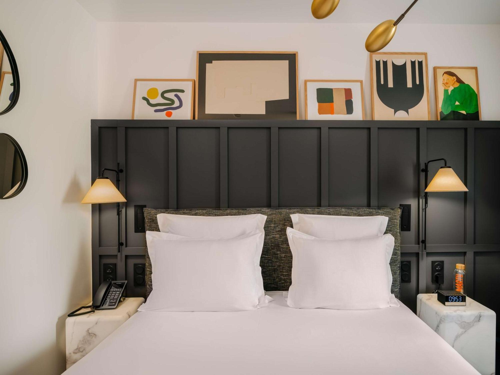 Habitación con cama grande