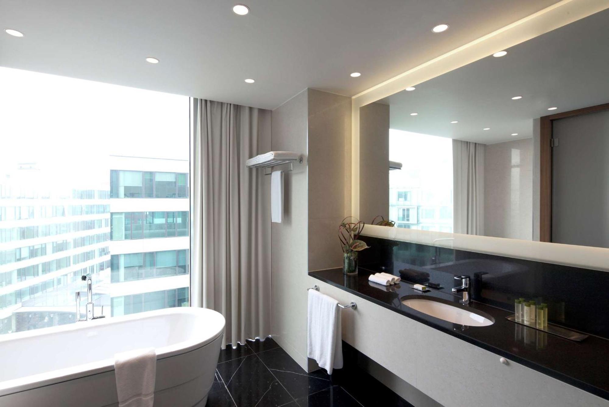King Corner Suite