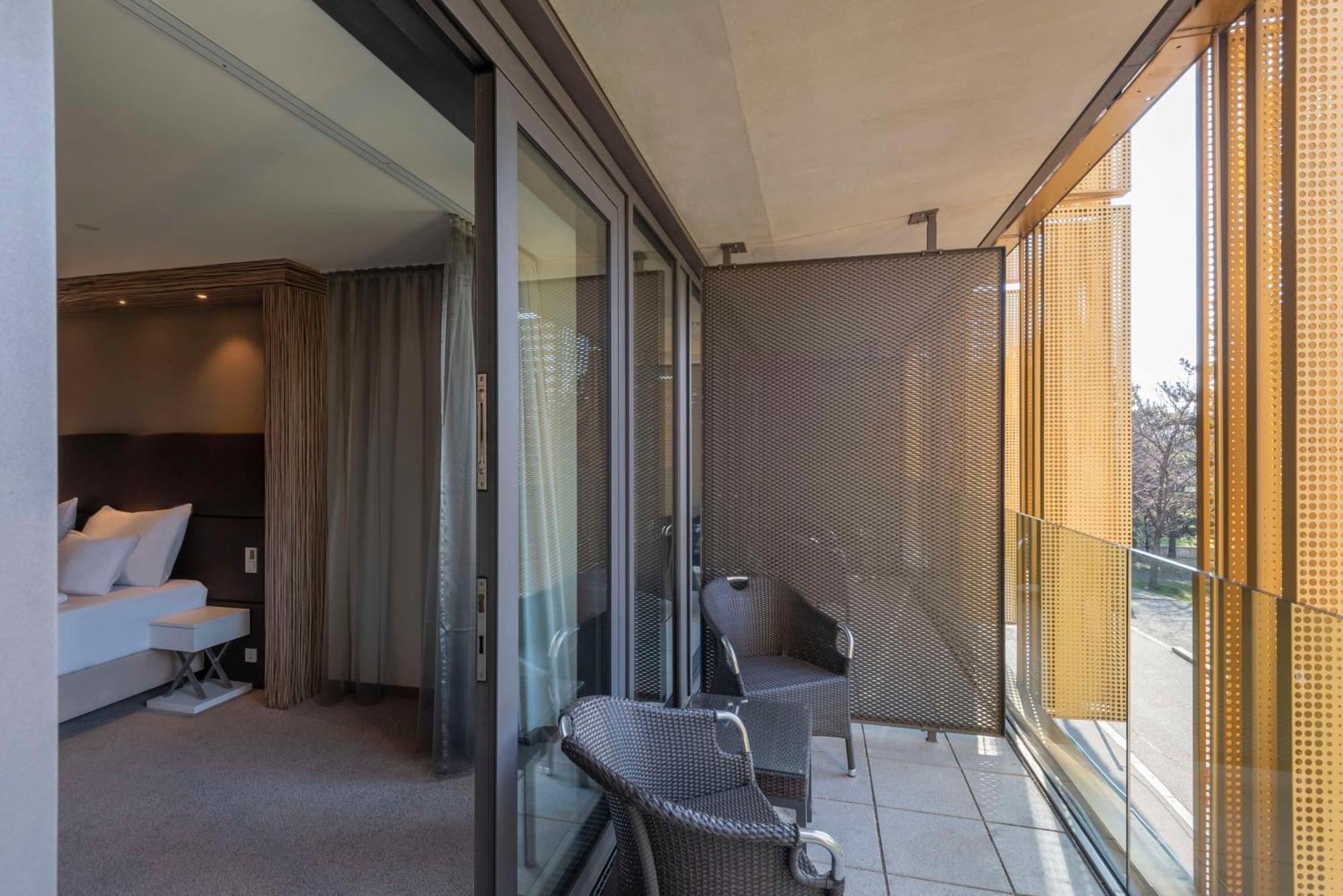 Deluxe King Room with Balcony,1552465975:JPEG