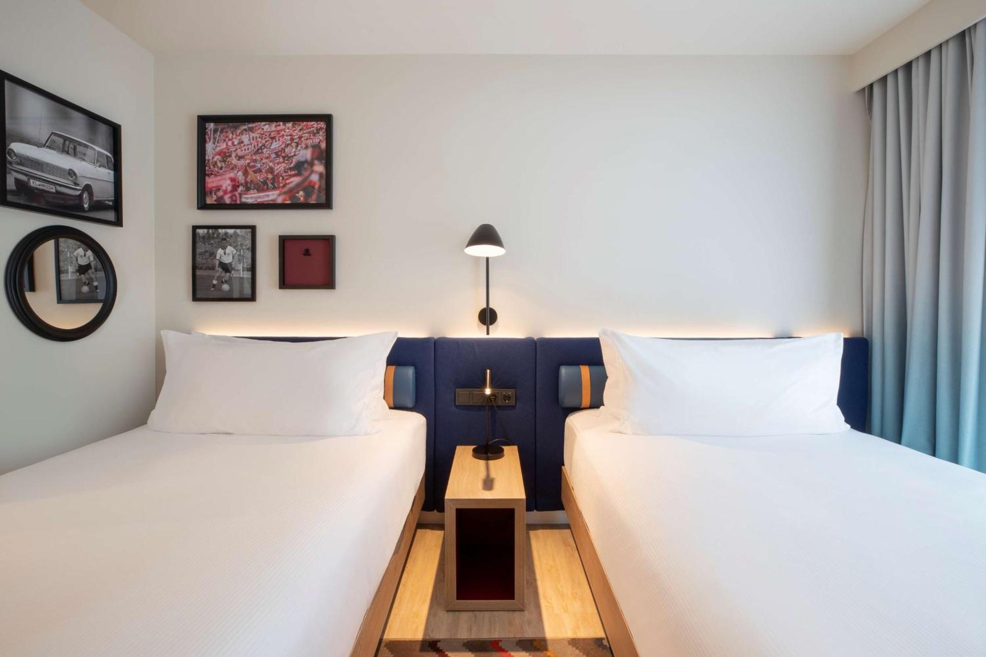 Twin Room,1552472425:JPEG