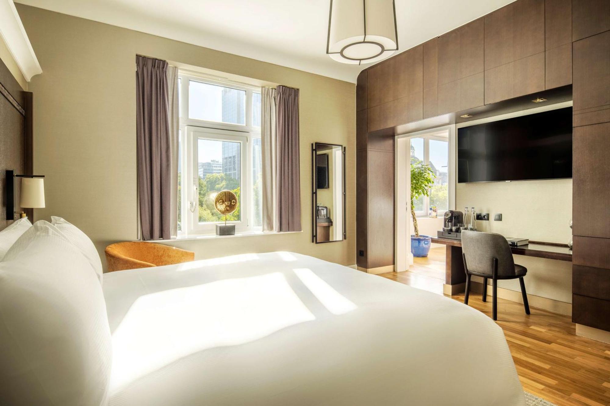 One-Bedroom King Suite with View,1552477027:JPEG