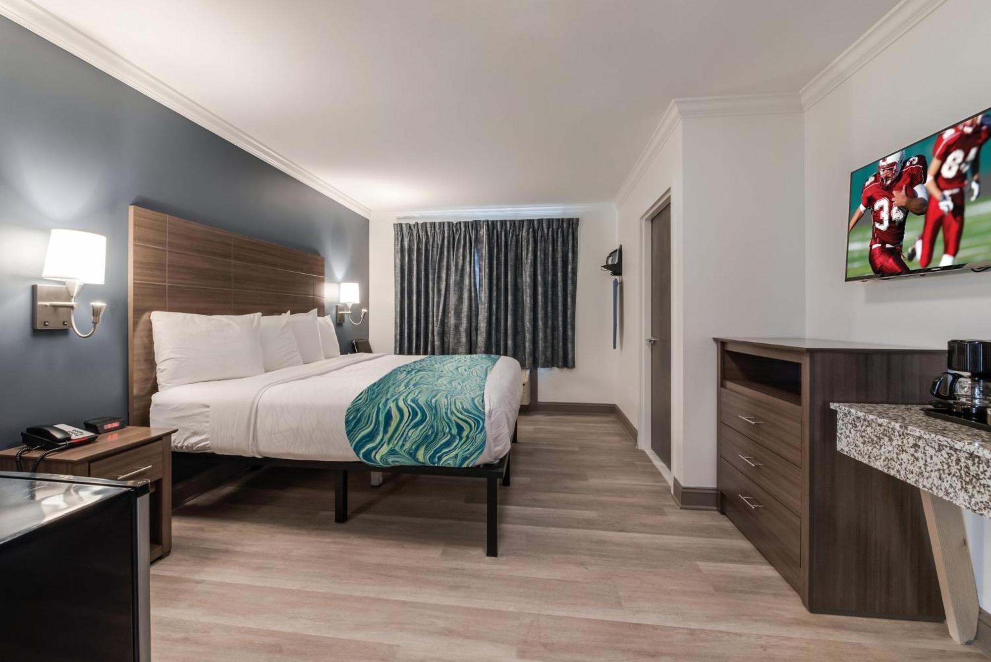 Deluxe King Room Disability Access Smoke