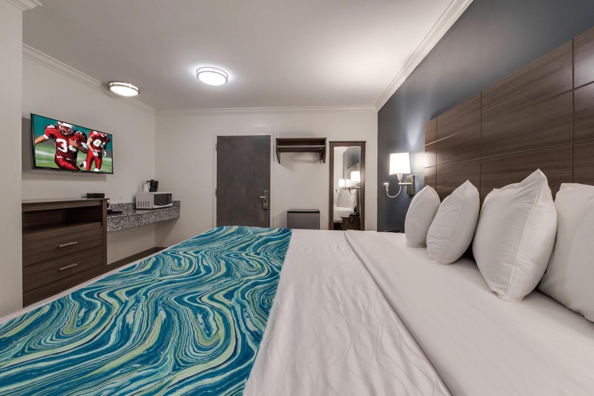 Deluxe King Room Disability Access Smoke