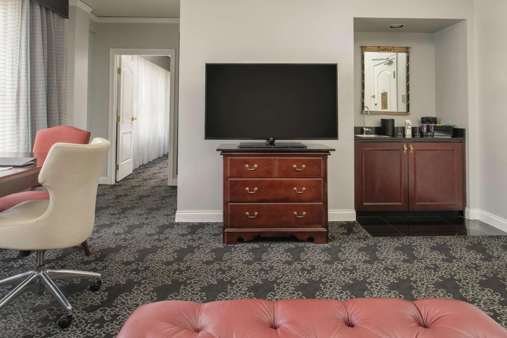 One-Bedroom Suite Two Queen Beds