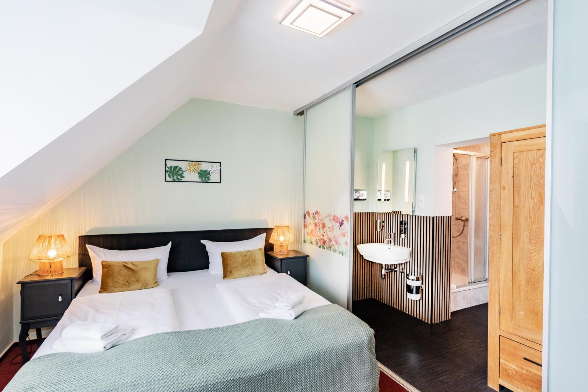 Quadruple Room,1552539661:JPEG