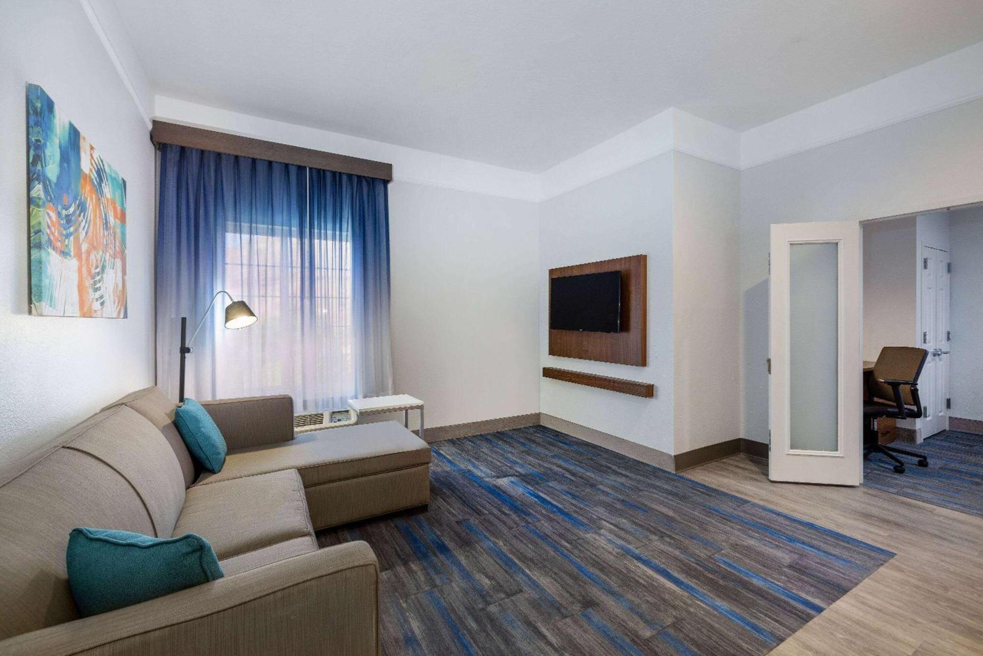 One-Bedroom King Suite Non-Smoking