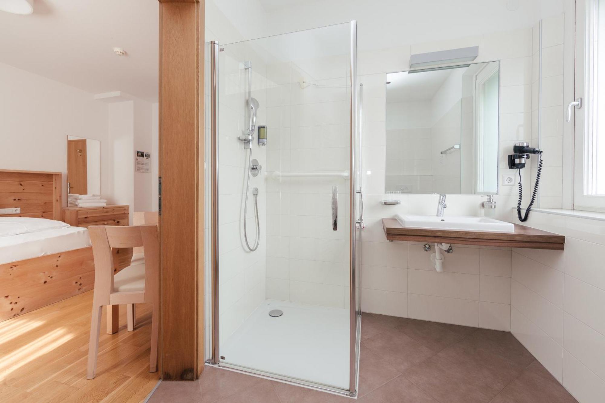 Double Room,1552568335:JPEG