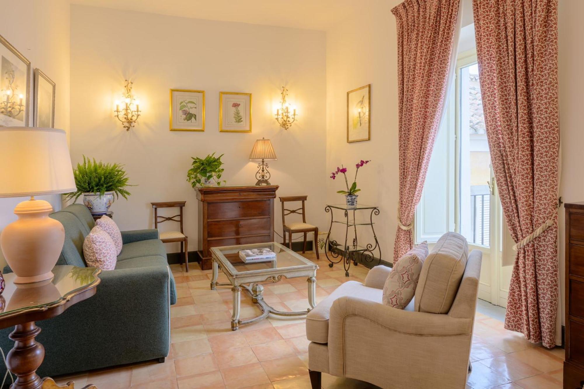 Luxury Suite,1369533701:JPEG
