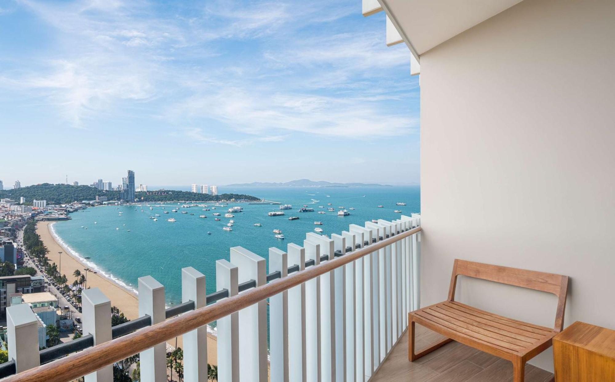 Deluxe King Room Ocean View