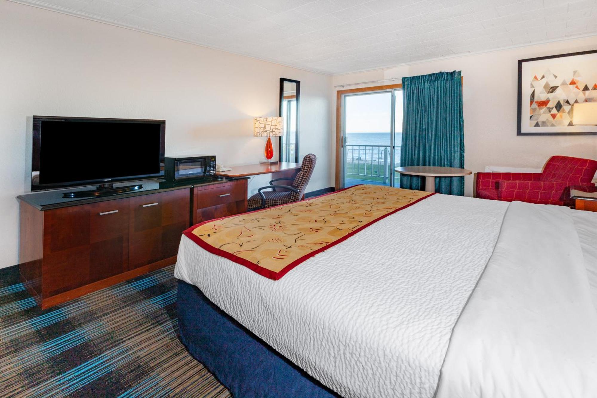 King Room Balcony Lakefront View Non-Smoking