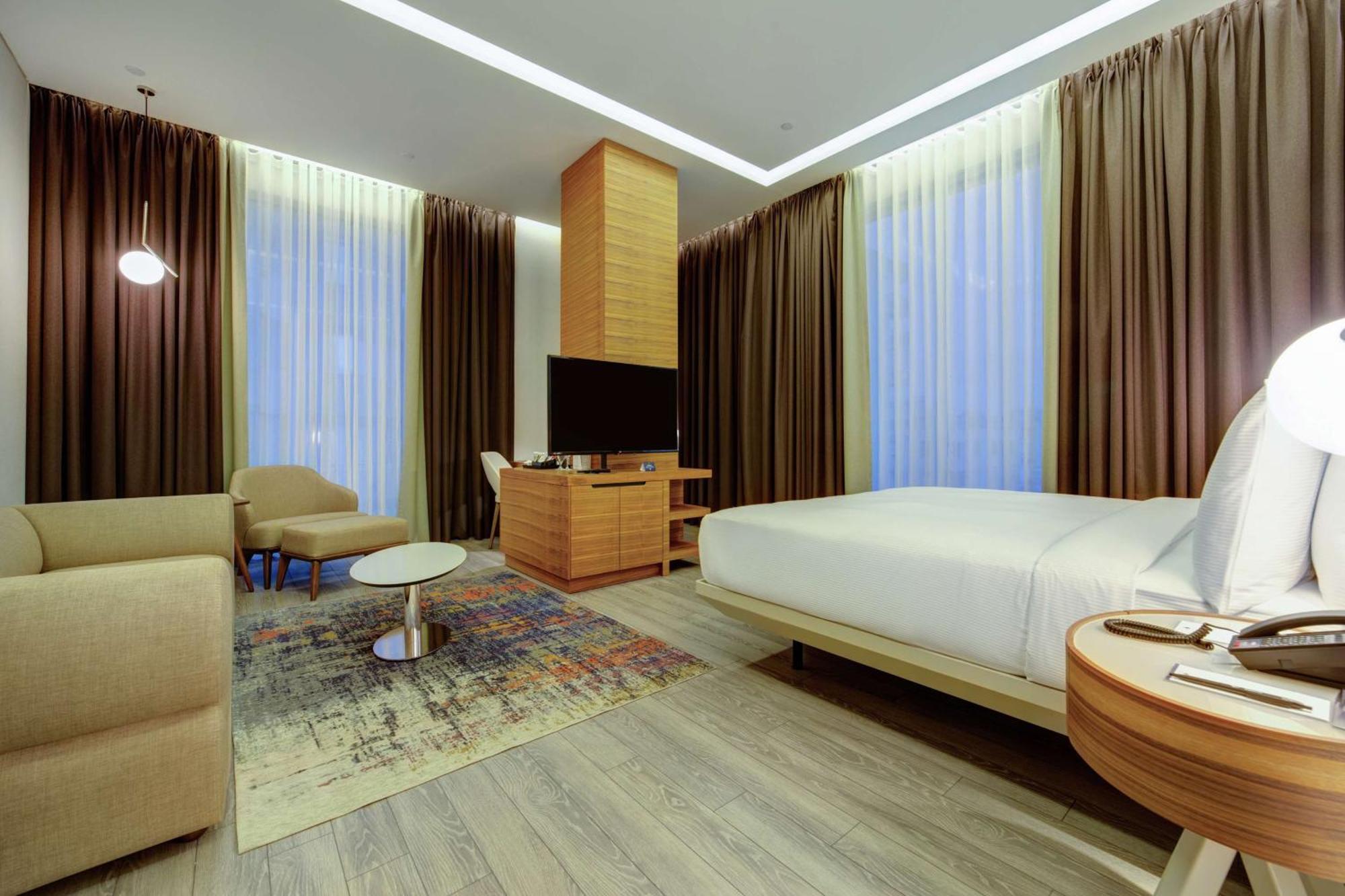 Deluxe Corner King Room,1552674241:JPEG