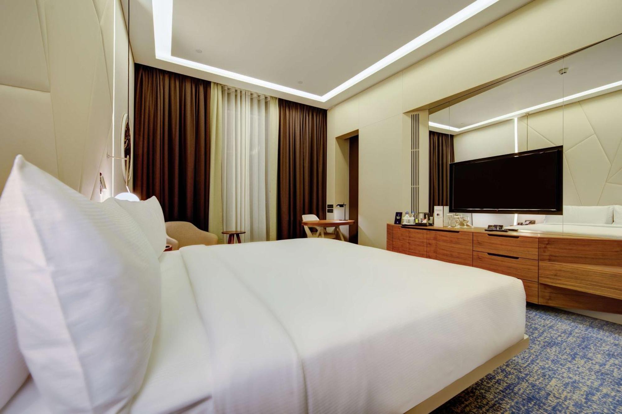 King Guest Room,1552674178:JPEG