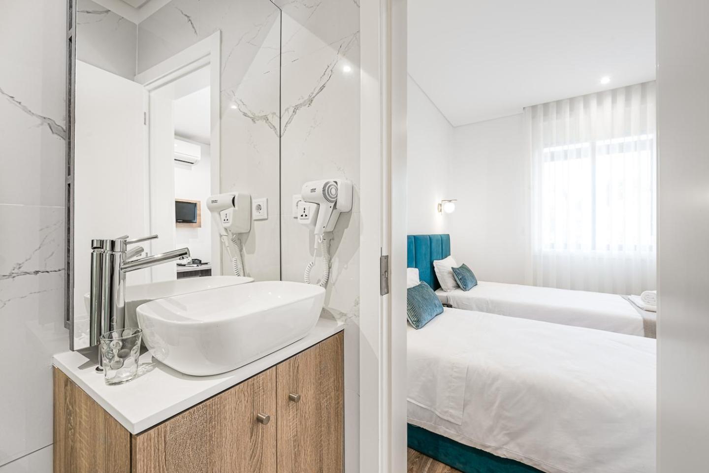Family Room with Private Bathroom,1364991221:JPEG