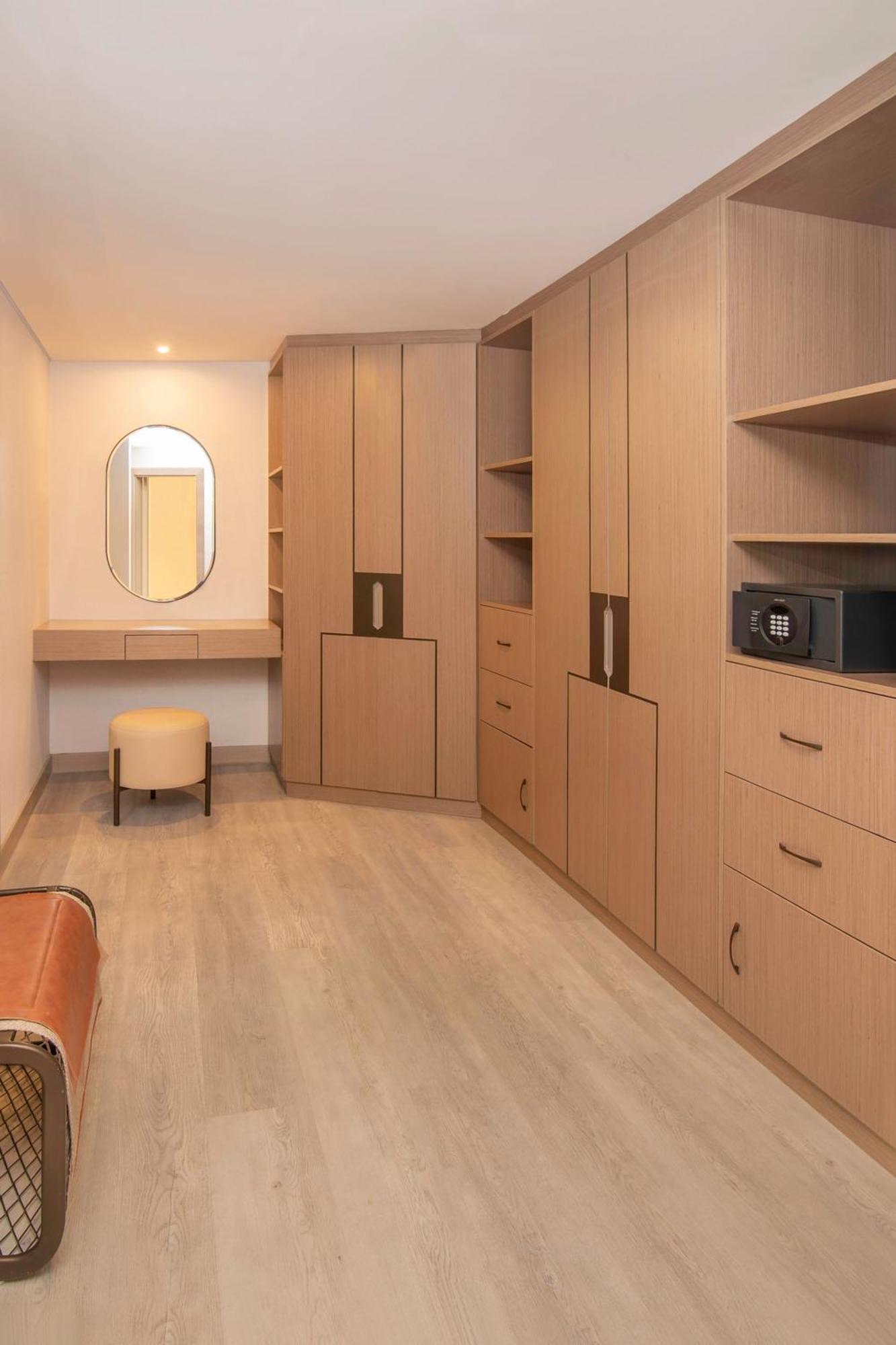 Royal Suite Club Lounge Access
