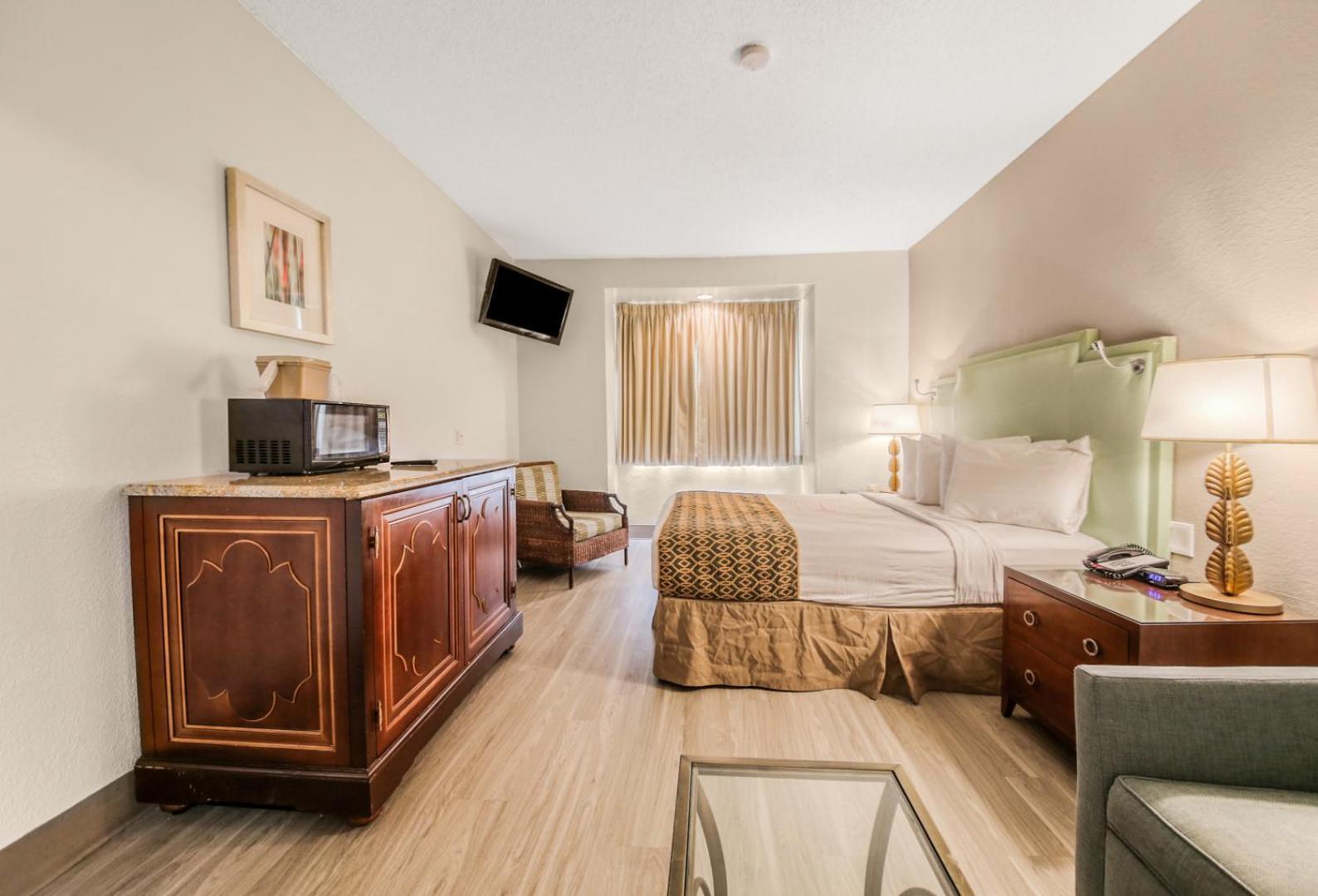 King Room Mobility or Hearing Access Roll Shower Non-Smoking