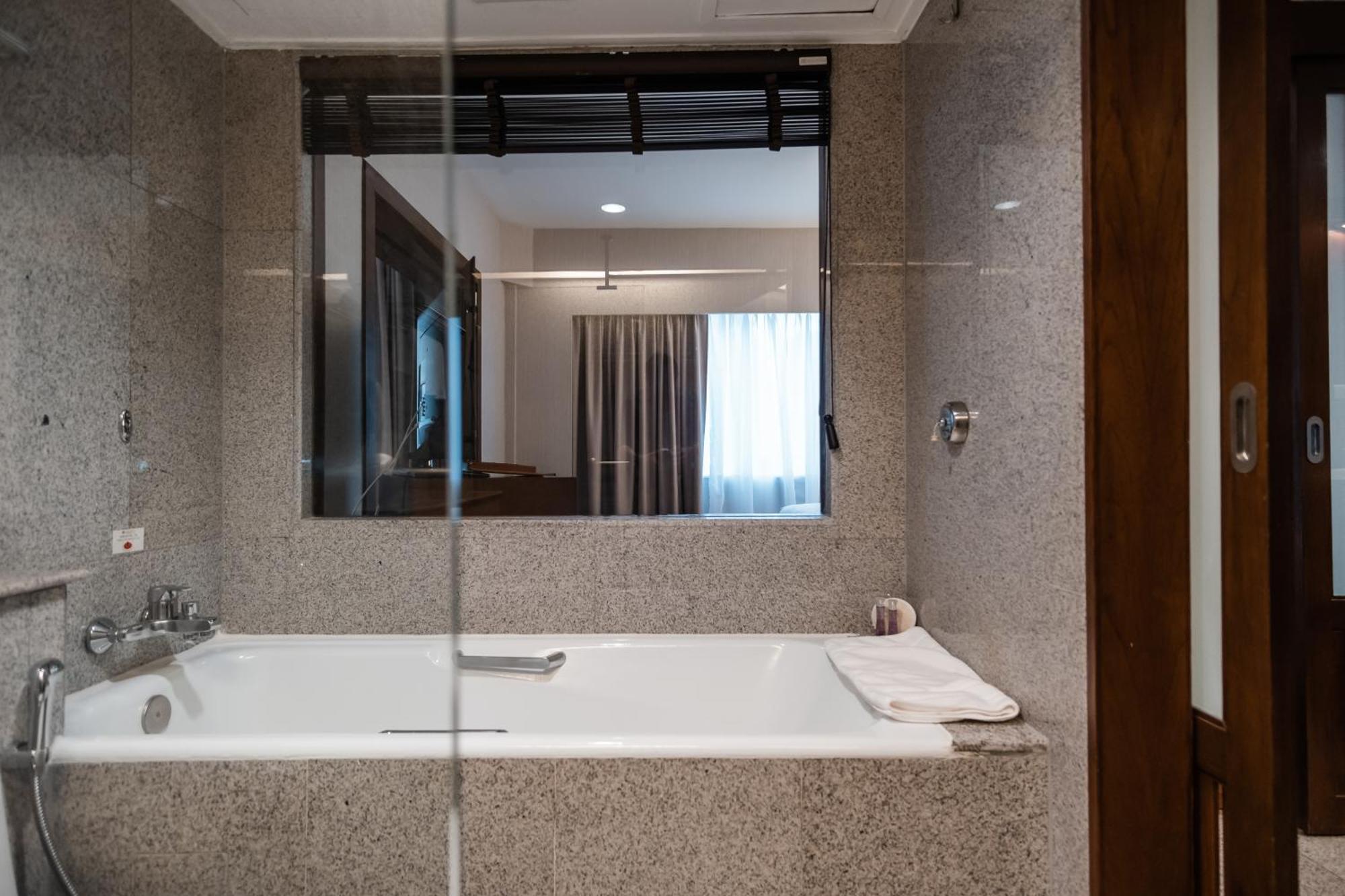 Deluxe Twin Room River View