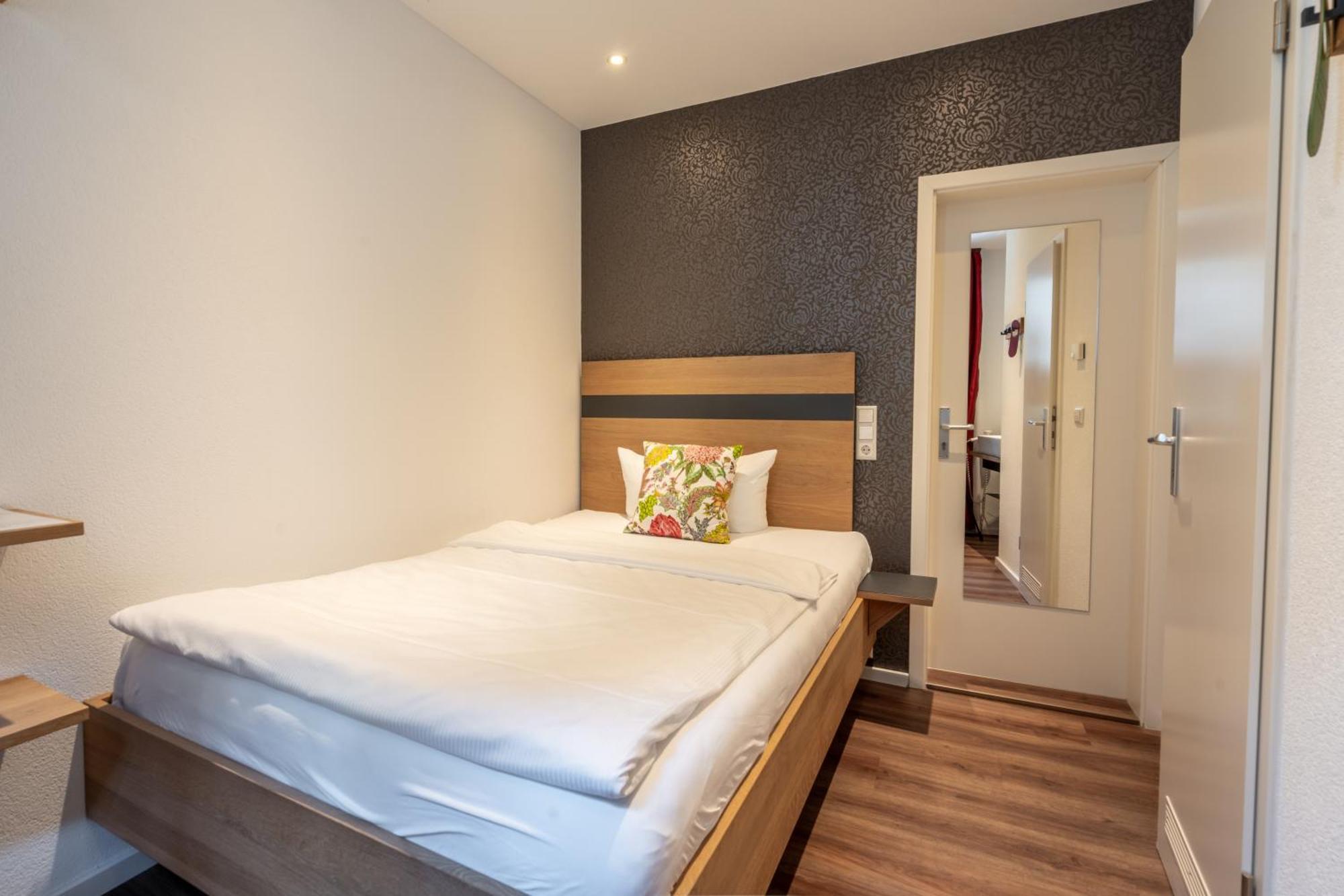 Standard Single Room,1553107384:JPEG
