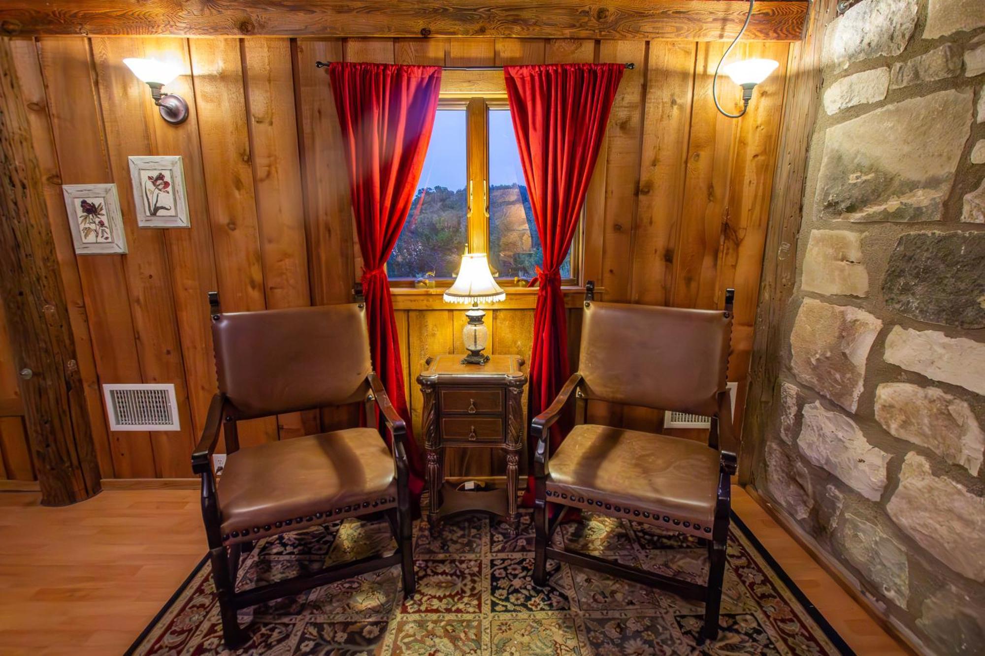 Deluxe Queen Suite