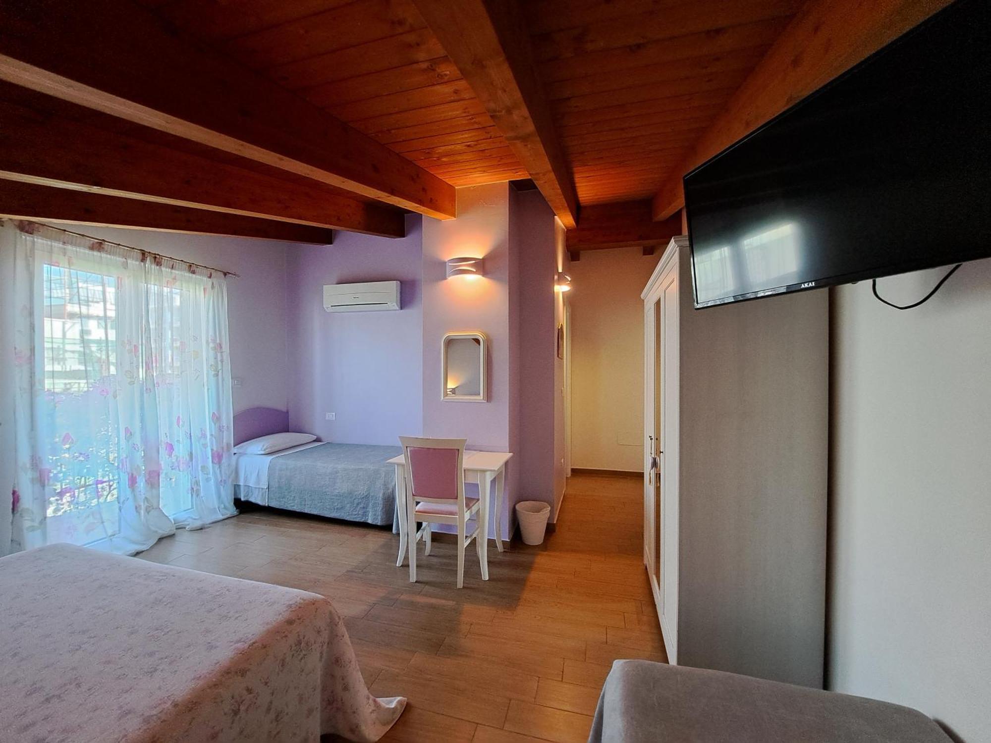 Quadruple Room Private Bathroom