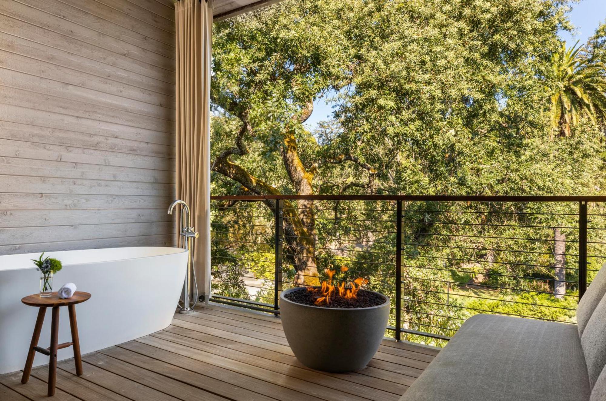 Premium King Room Streamside View Balcony Outdoor Bathtub