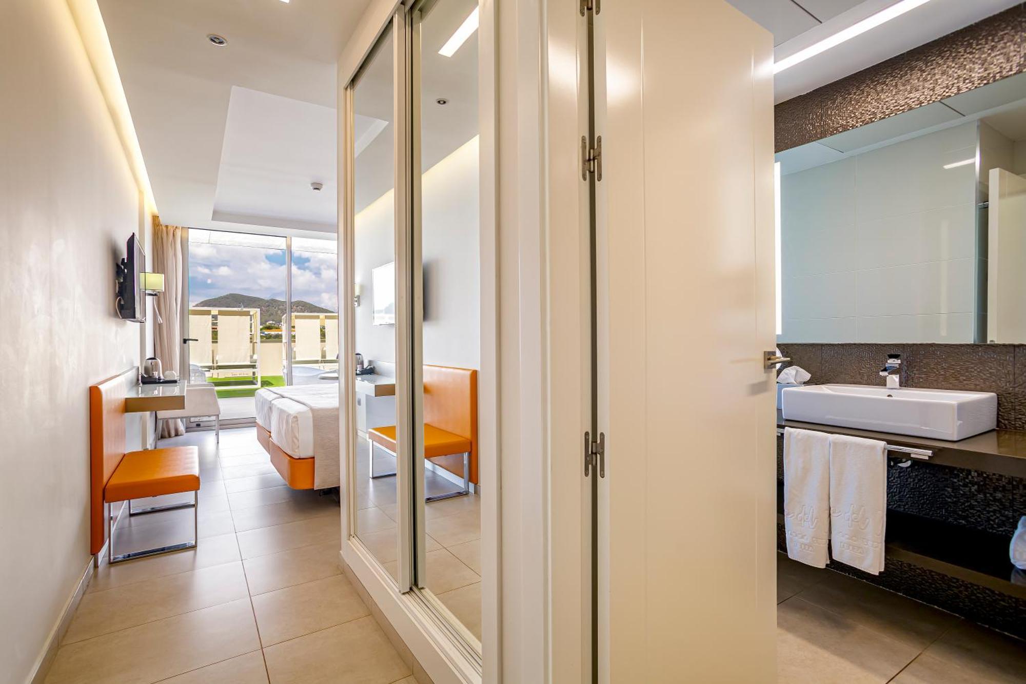 Twin Room Terrace