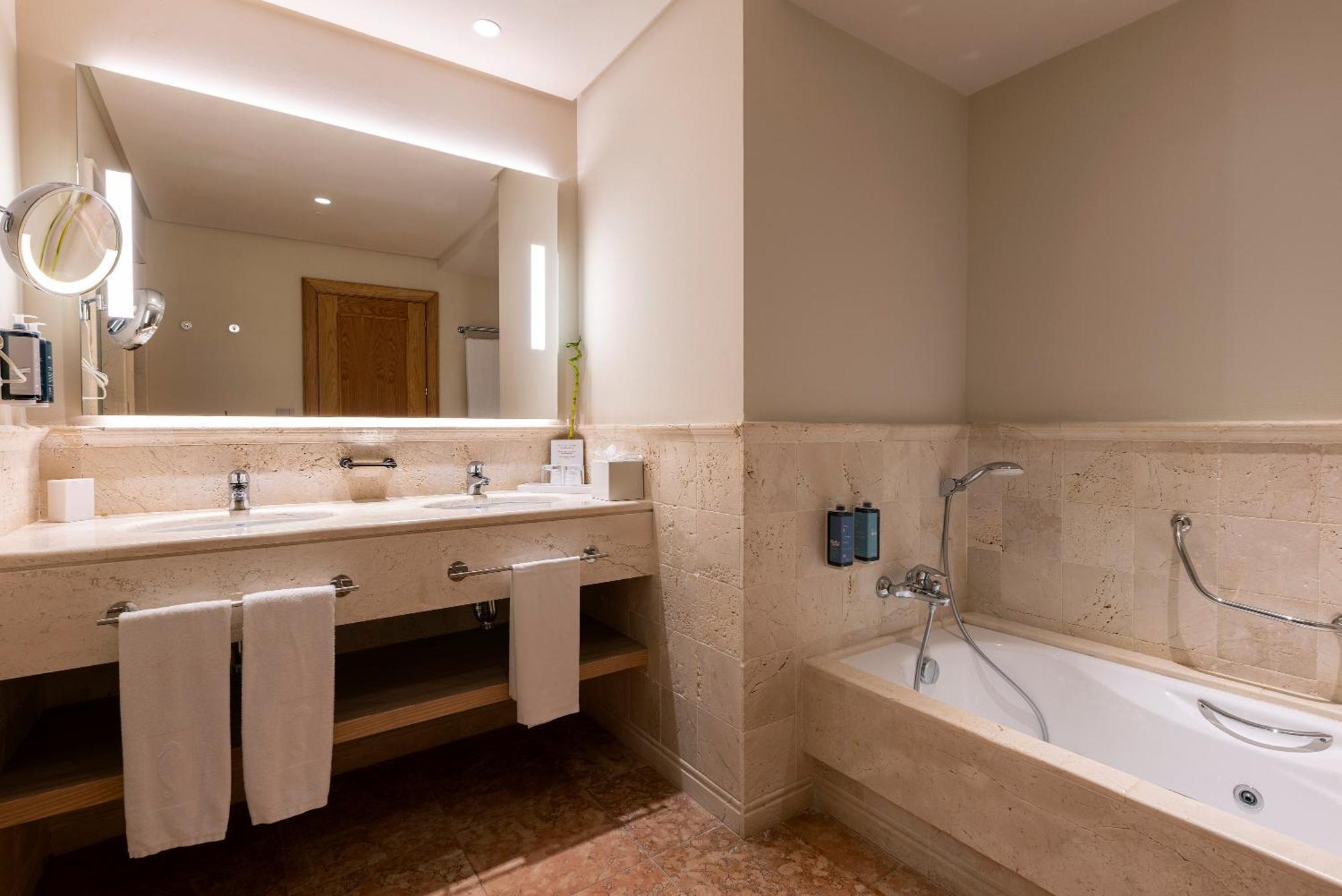 Junior Suite with Private Pool,1553435704:JPEG