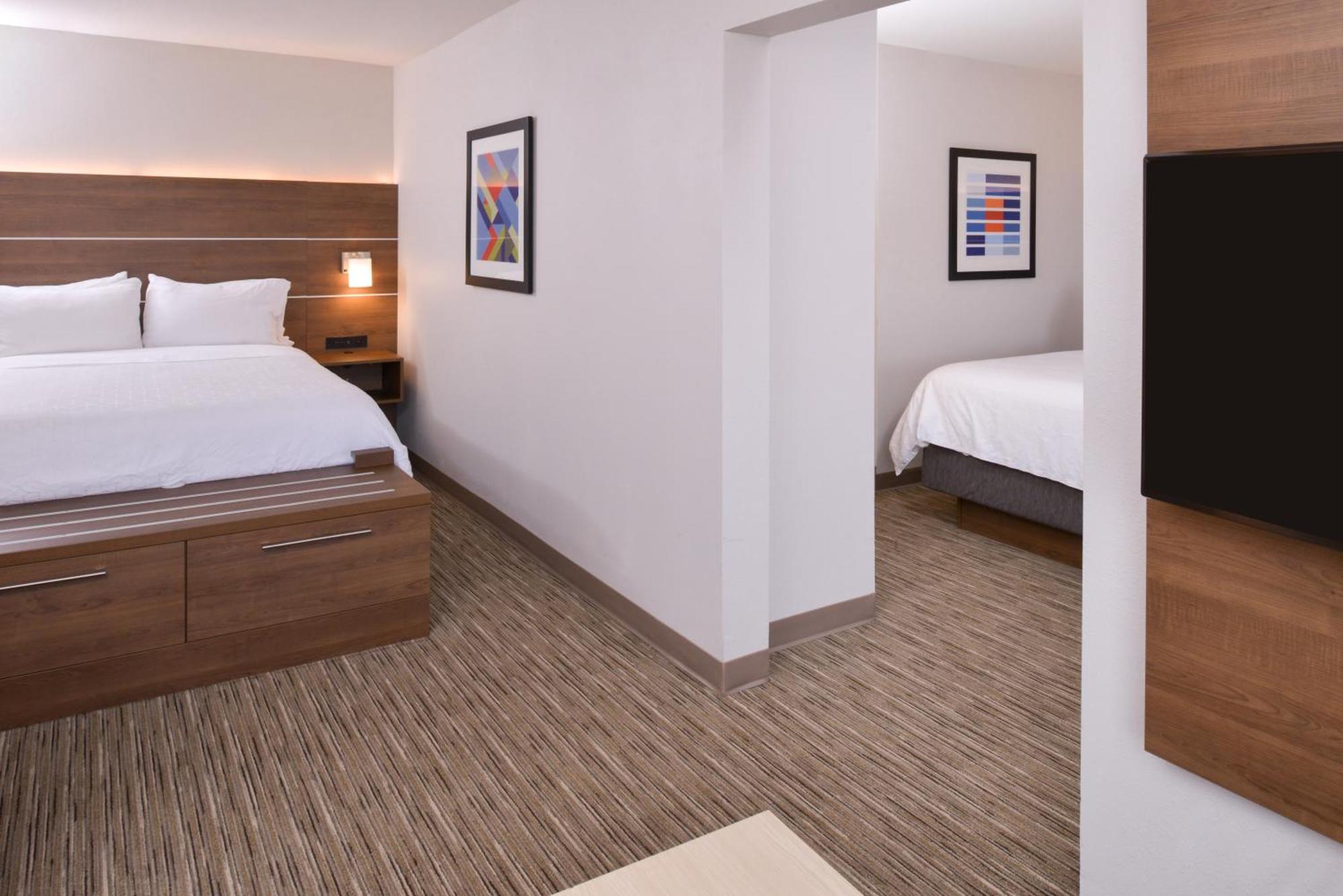 Two-Bedroom Suite Three Queen Beds