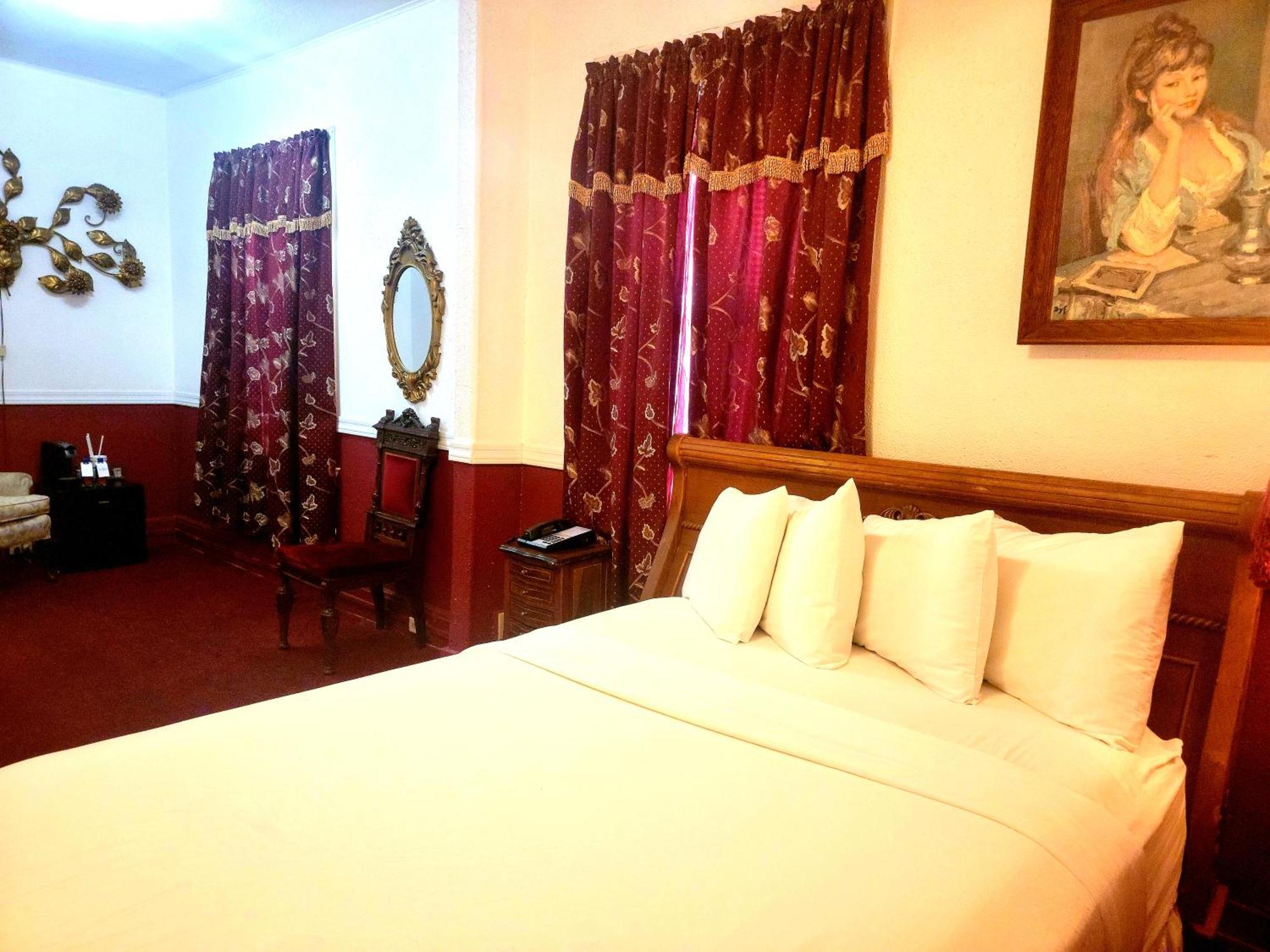 Deluxe Queen Room,1553655754:JPEG