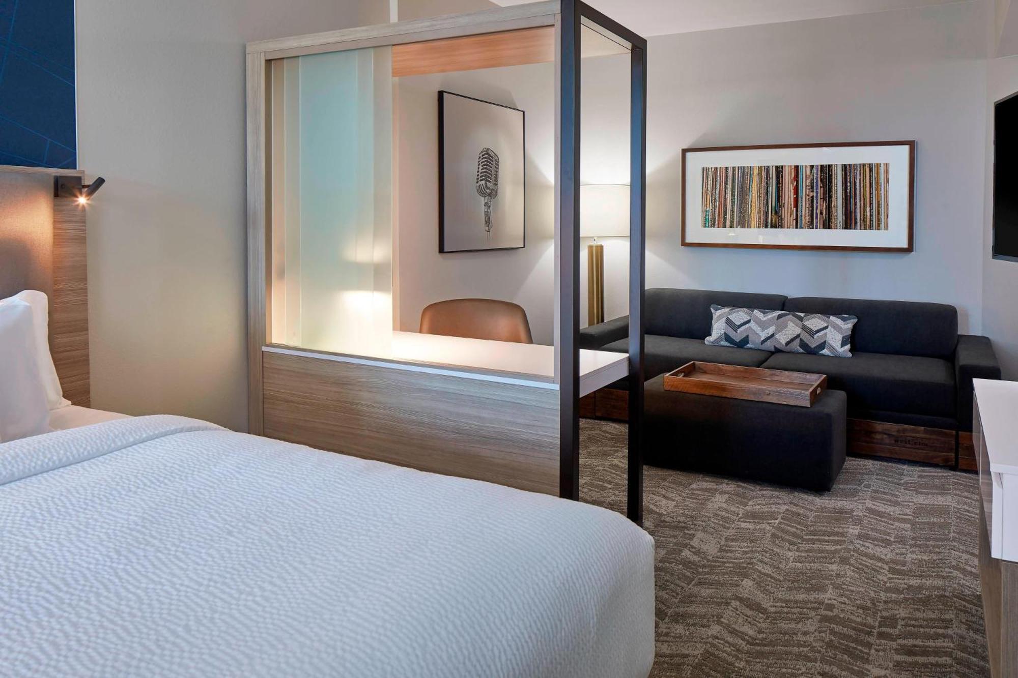Queen Suite Two Queen Beds Sofa Bed