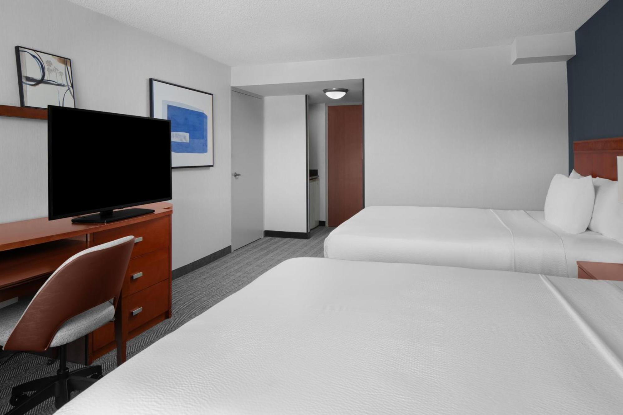 Queen Room with Two Queen Beds and Courtyard View