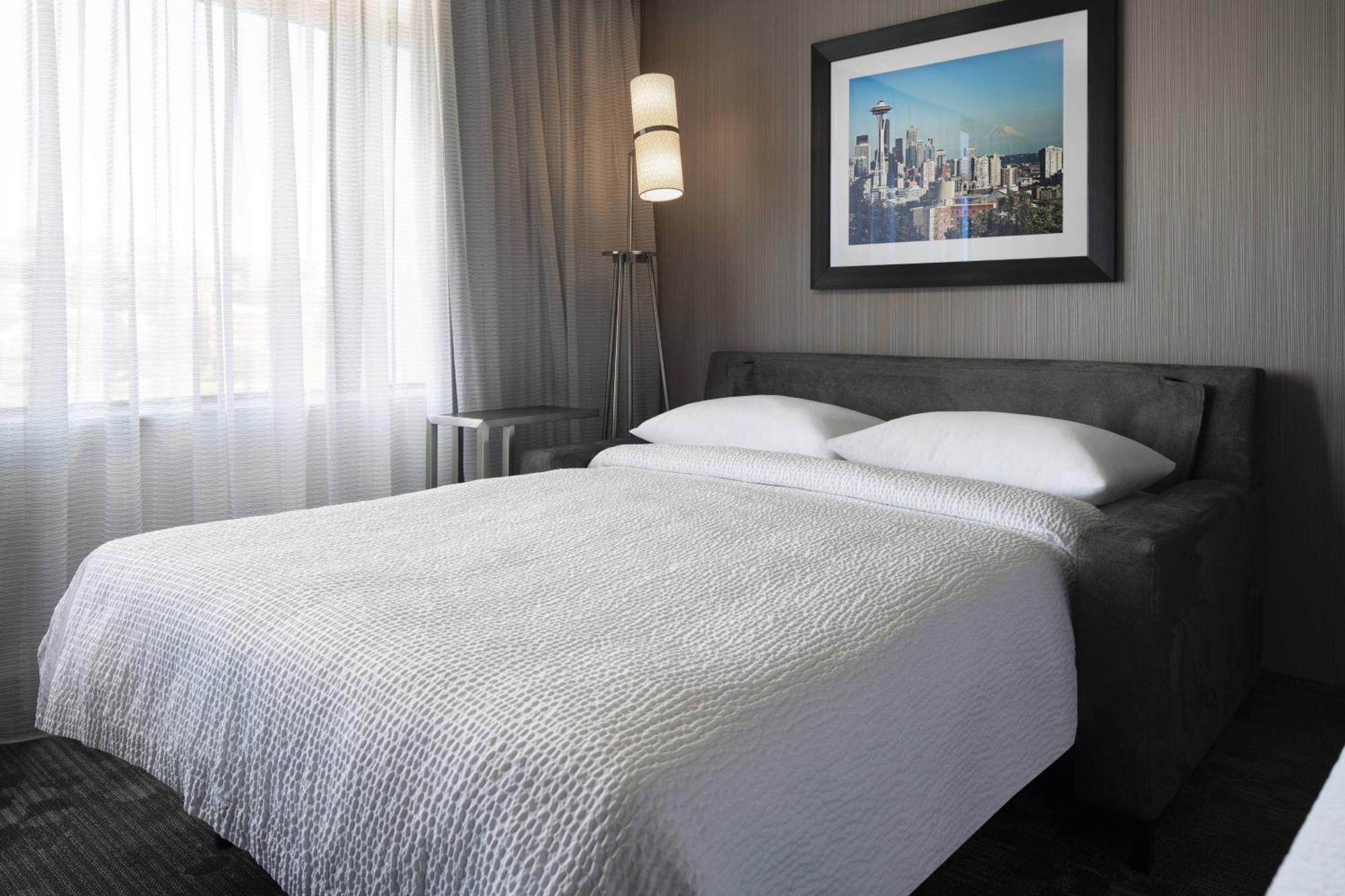 King Room with Sofa Bed/Lake view/Transfer Shower - Mobility Accessible
