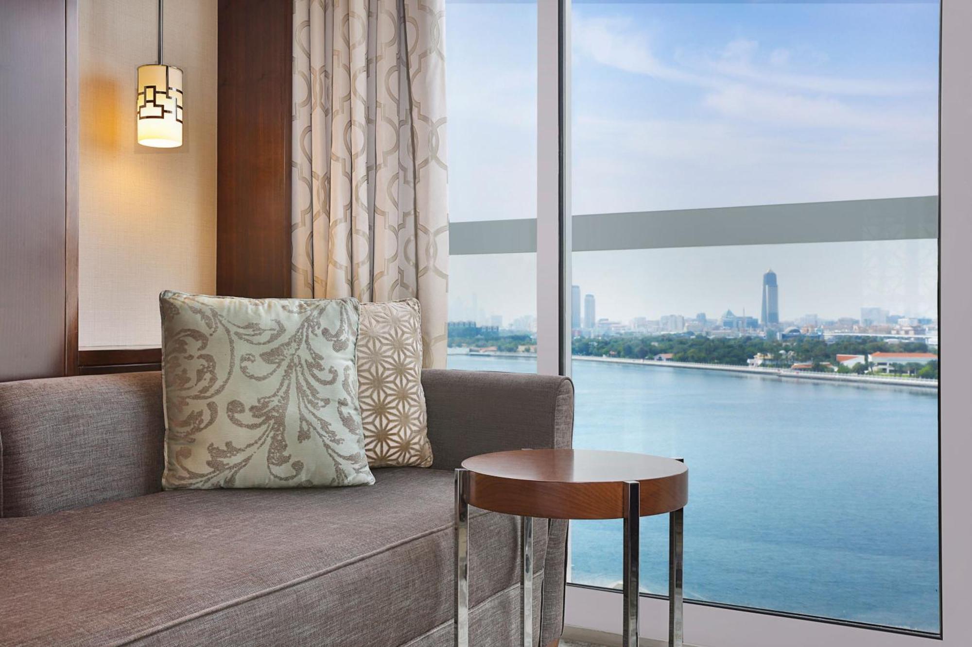 Club Room Club lounge access Guest room 1 King Afternoon Tea & Happy Hours,1553742625:JPEG