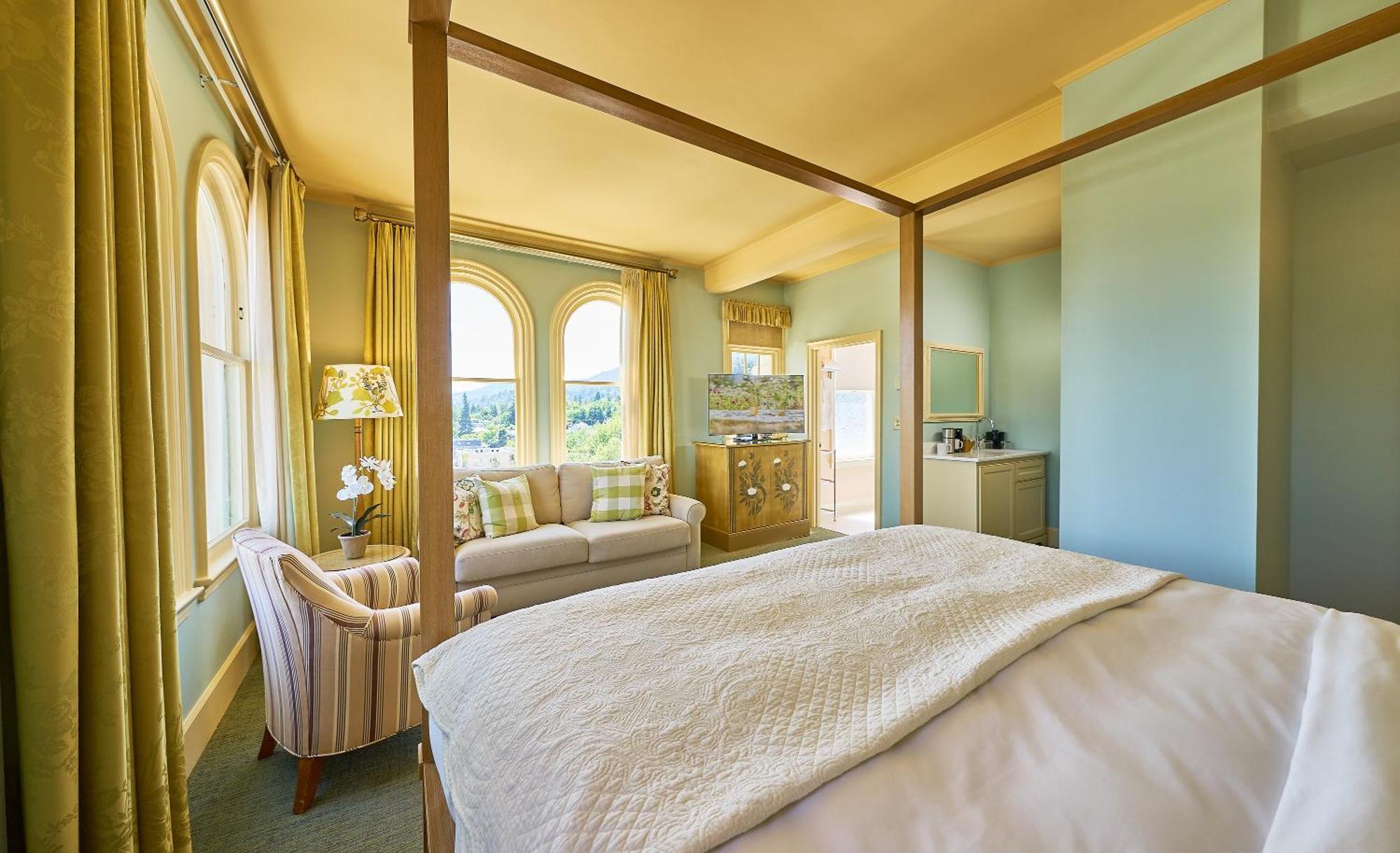 Deluxe King Room