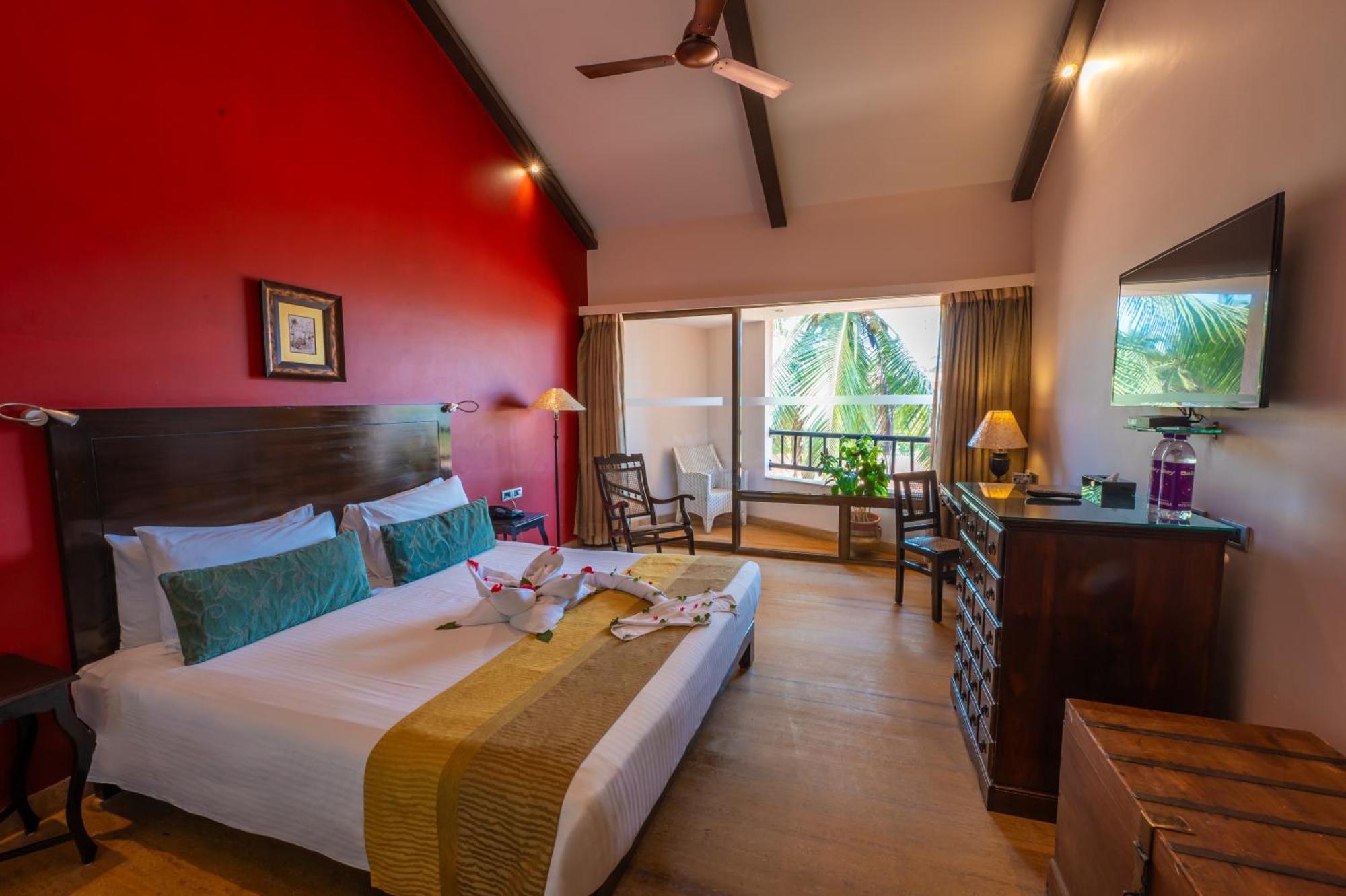 Deluxe Room king bed with balcony and bathtub