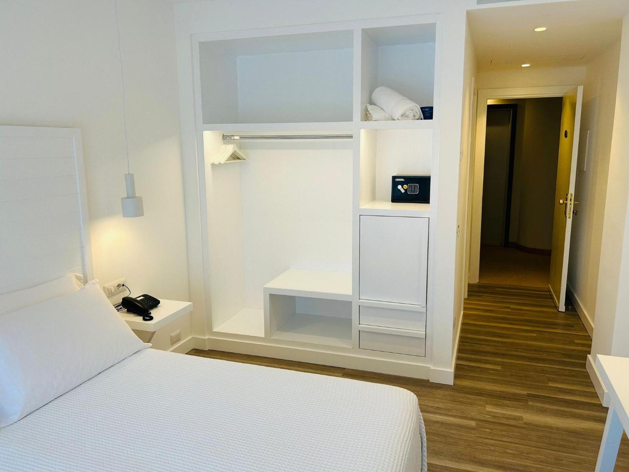 Deluxe Double or Twin Room Sea View,1553875909:JPEG