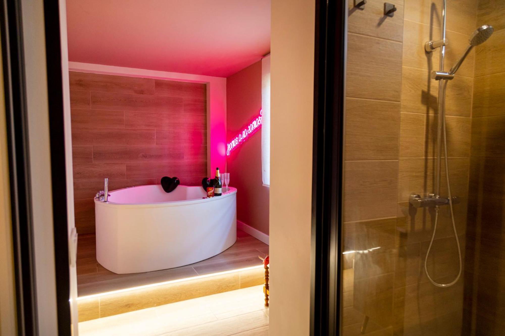 Deluxe Suite Spa Bath