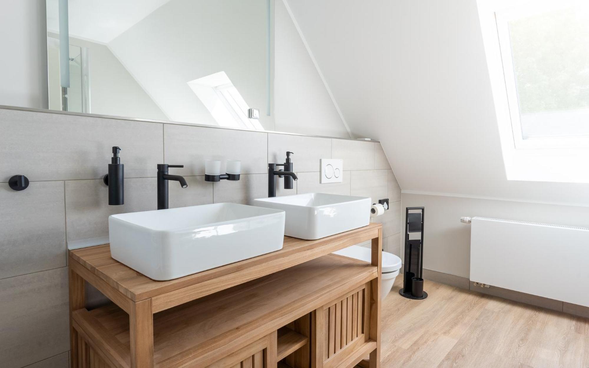 Double Room Bath or Shower