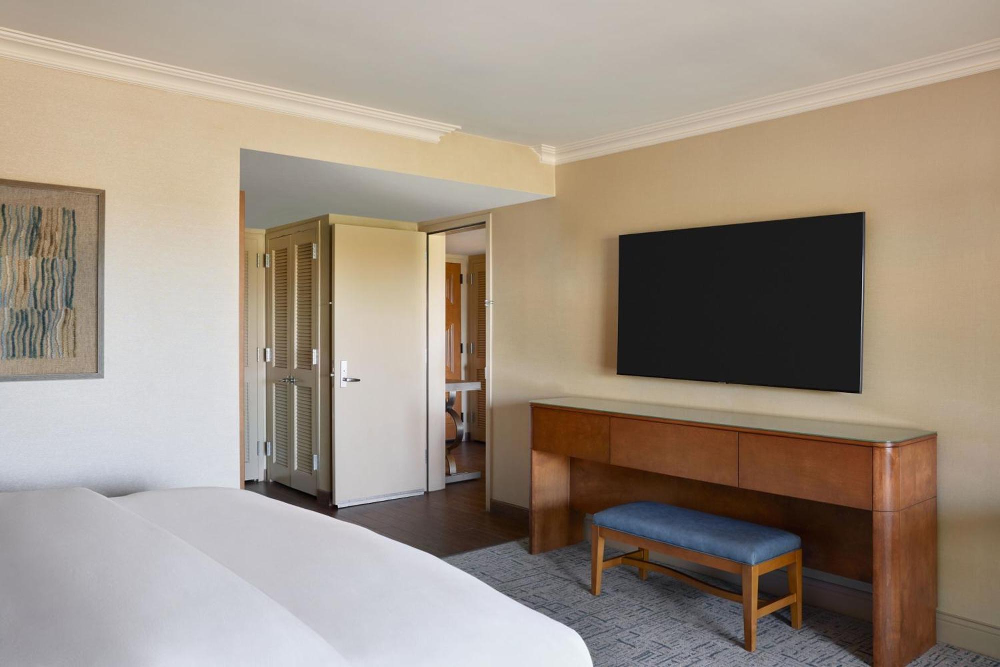 Suite 1 King Sofa bed Corner room Balcony