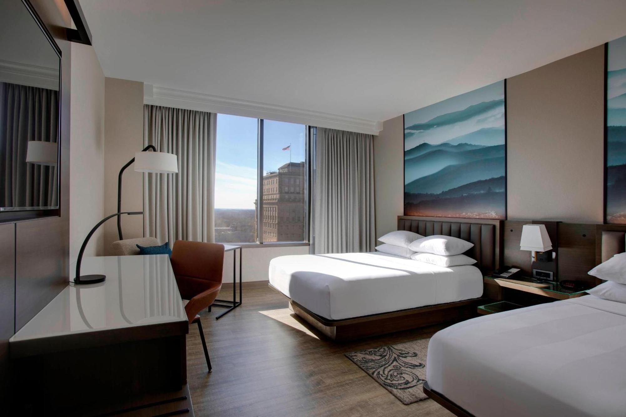Guest Room Queen City View Top Floor