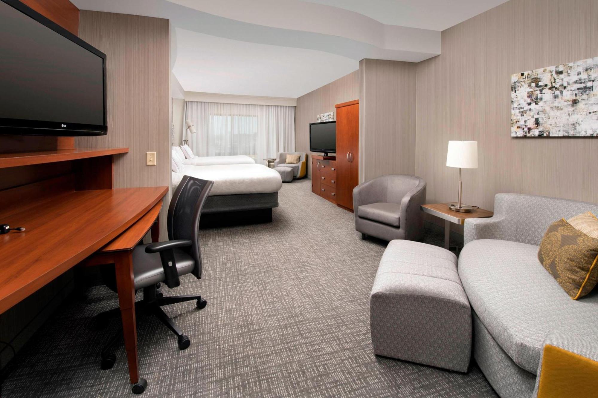 One-Bedroom Executive Suite with Two Queen Beds and Sofa Bed