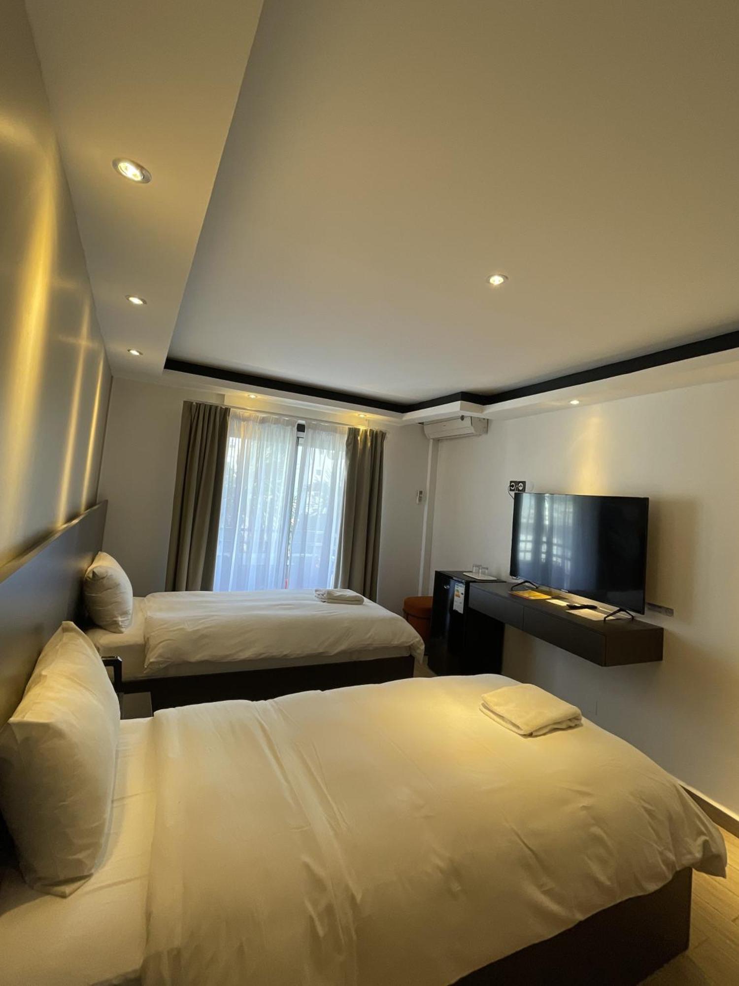 Twin Room,1554064018:JPEG