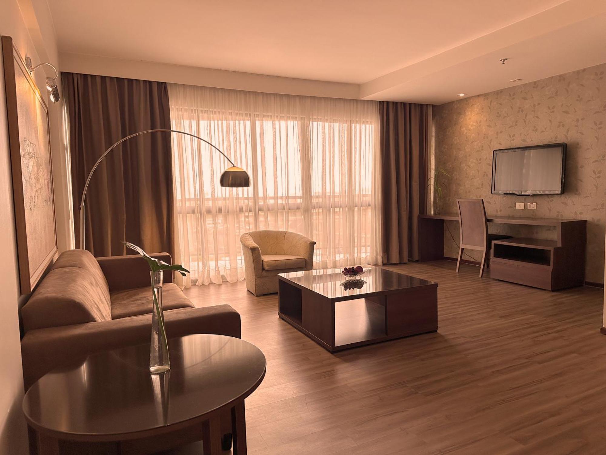 Suite (2 Adults),1588091032:JPEG